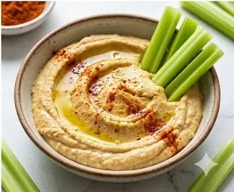 Linsen-Hummus mit Selleriestangen