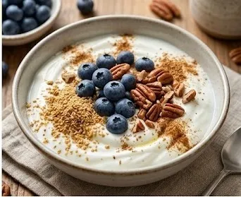 Griechische Joghurt-Bowl mit Leinsamen und Blaubeeren